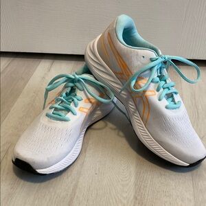 Women's ASICS White and Orange Athletic Shoes 9 Excellent Condition